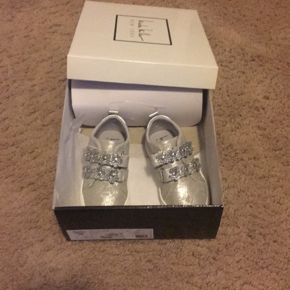 NWT Grey flower gym shoe Never used - Picture 6 of 8